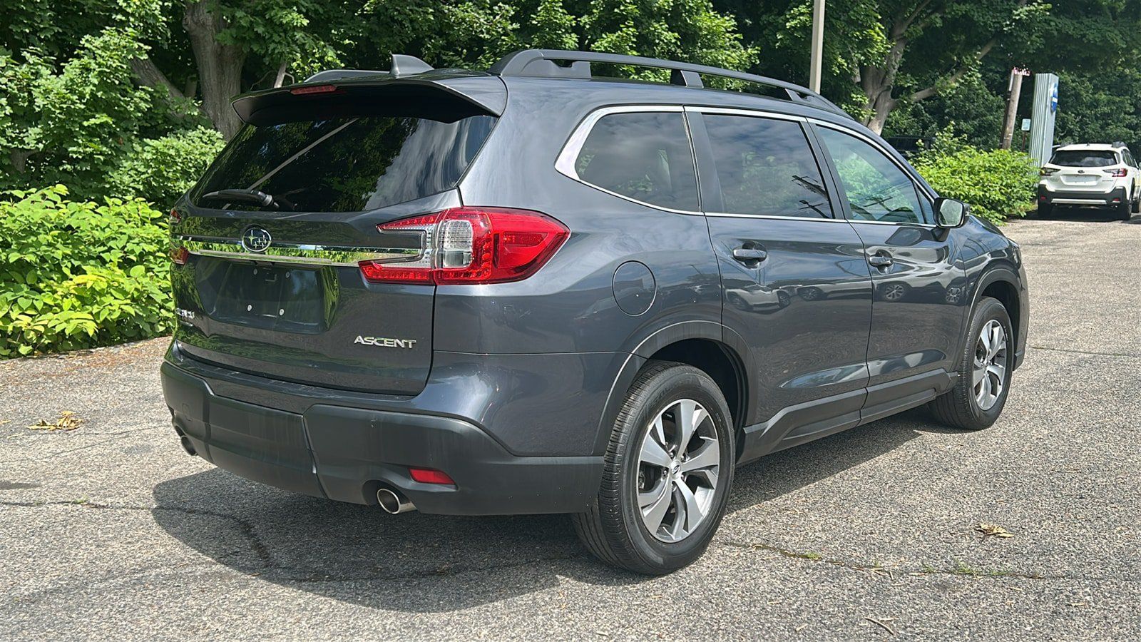 Used 2023 Subaru Ascent Premium AWD/4WD image 9