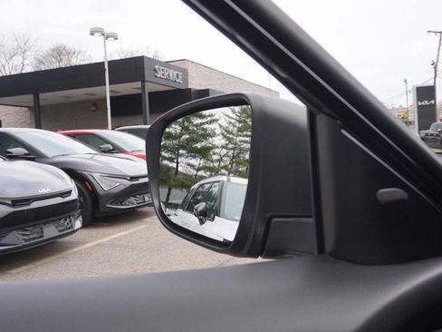 Used 2020 Nissan Rogue SV image 28