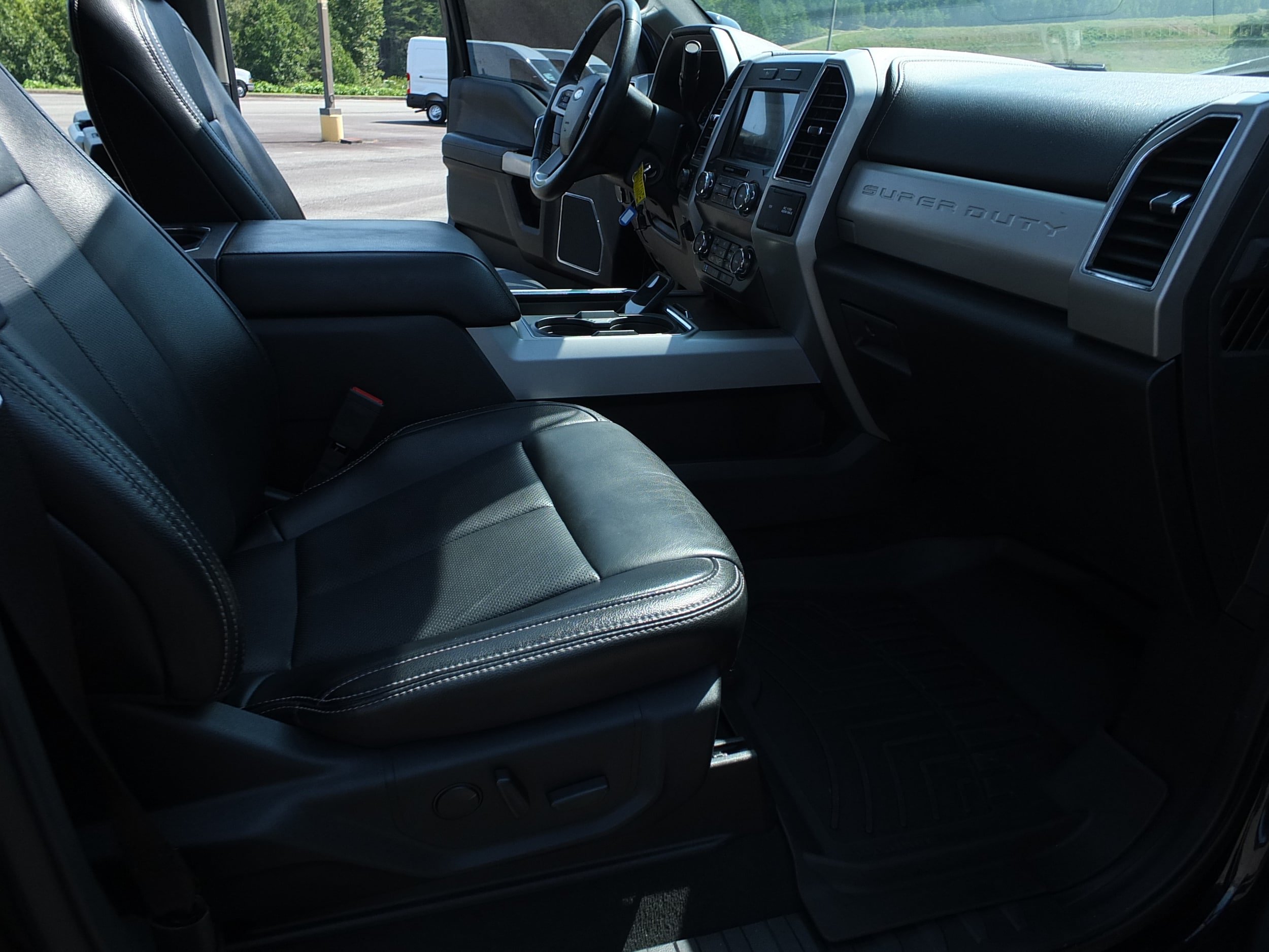 Used 2021 Ford F250 Lariat w/ Lariat Value Package AWD/4WD image 16