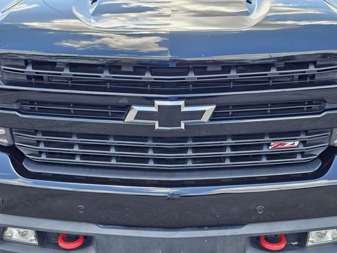 Used 2021 Chevrolet Silverado 1500 LT Trail Boss w/ Convenience Package II AWD/4WD image 3