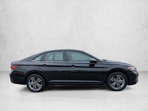 Used 2024 Volkswagen Jetta SE FWD image 4