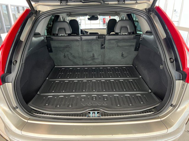 Used 2016 Volvo XC60 T6 w/ Proximity Package AWD/4WD image 44