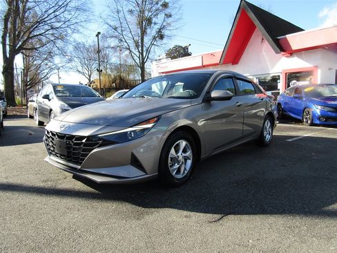 Used 2021 Hyundai Elantra SE image 10