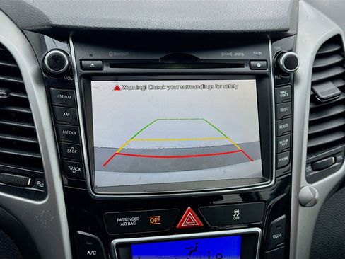 Used 2013 Hyundai Elantra GT w/ Tech Pkg image 10