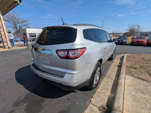 Used 2017 Chevrolet Traverse LT AWD/4WD image 7
