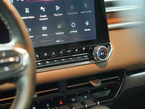 Used 2024 GMC Canyon Denali image 24