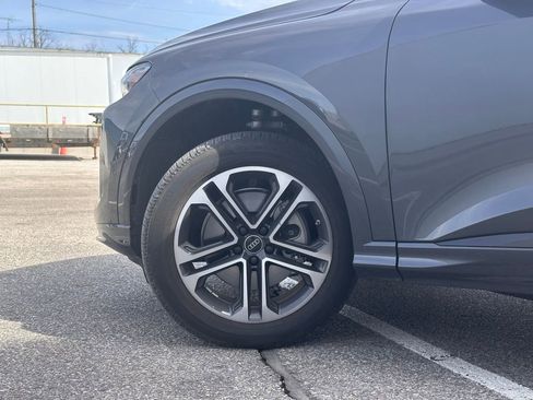 Used 2025 Audi Q5 Premium image 8