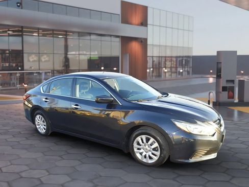 Used 2018 Nissan Altima 2.5 S w/ S Convenience Package image 11