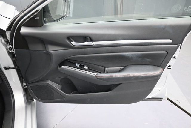 Used 2025 Nissan Altima 2.5 SR FWD image 31
