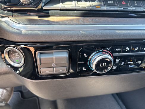 New 2026 GMC Sierra 1500 SLT image 28