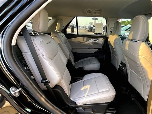 New 2025 Ford Explorer Active w/ Active Comfort Package image 23