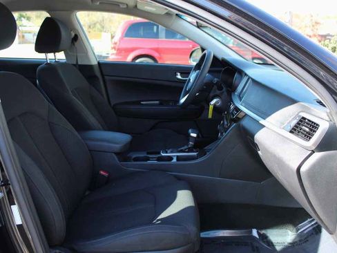 Used 2019 Kia Optima LX image 28
