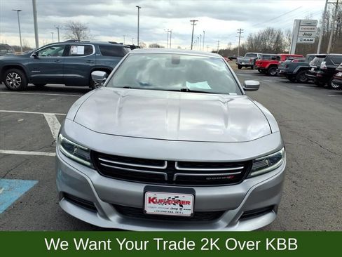 Used 2016 Dodge Charger SE image 3