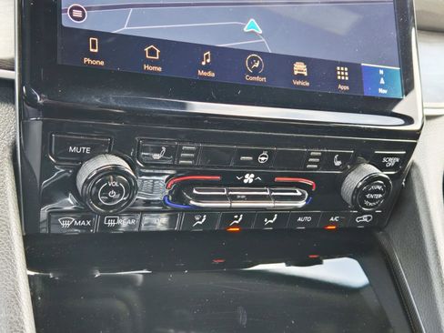 Used 2024 Jeep Grand Cherokee Limited image 31