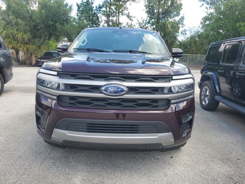 Used 2024 Ford Expedition XLT RWD image 2