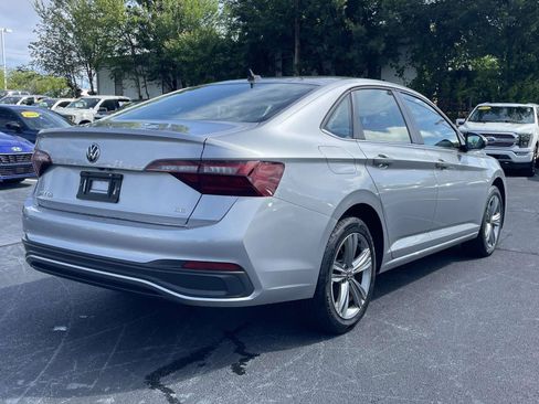 Used 2024 Volkswagen Jetta SE FWD image 7