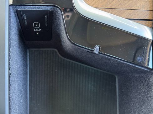 Used 2025 Volvo XC90 B6 Plus w/ Protection Package Premier image 33