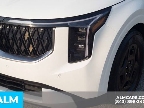 Used 2025 Kia Carnival FWD image 11