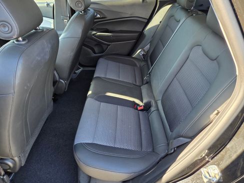 Used 2025 Chevrolet Trax LT image 11