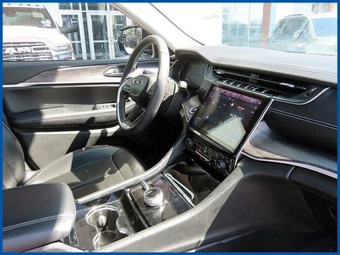 Certified 2023 Jeep Grand Cherokee Limited AWD/4WD image 8