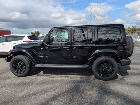Used 2024 Jeep Wrangler Unlimited Sahara w/ Technology Group AWD/4WD image 8