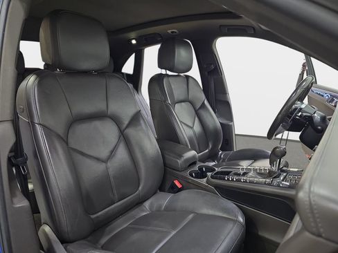 Used 2017 Porsche Macan AWD/4WD image 12