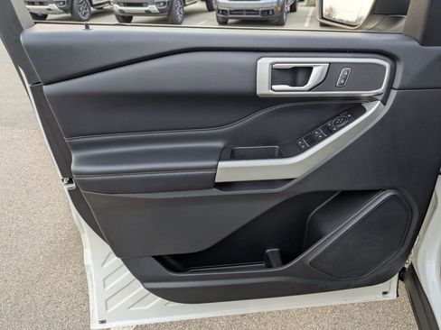 Certified 2022 Ford Explorer XLT w/ Equipment Group 202A image 15