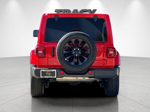 Used 2025 Jeep Wrangler Unlimited Sahara AWD/4WD image 5