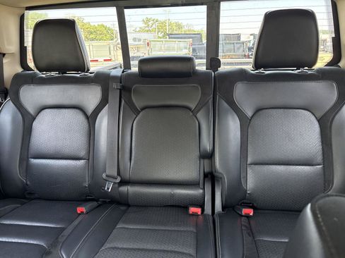 Used 2019 RAM 1500 Laramie AWD/4WD image 25