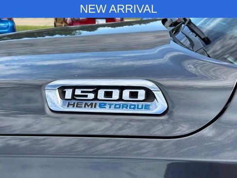Used 2022 RAM 1500 Big Horn AWD/4WD image 9