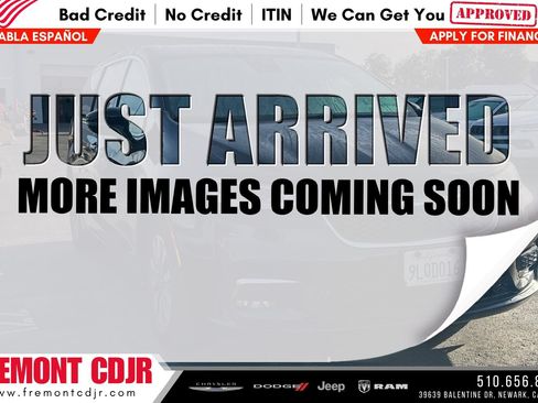 Used 2024 Chrysler Pacifica Limited FWD image 1