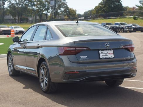 Used 2024 Volkswagen Jetta SE image 16