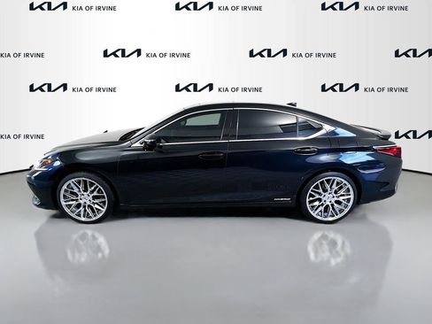 Used 2022 Lexus ES 300h w/ Accessory Package 2 FWD image 4