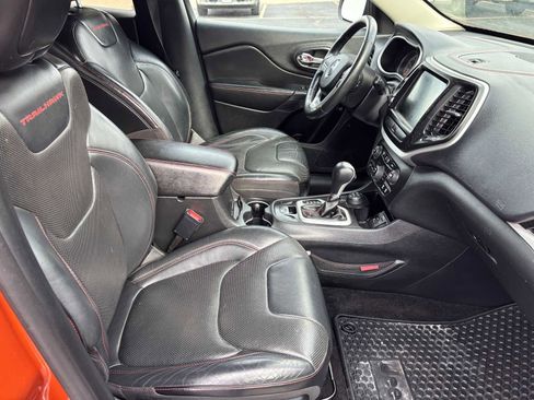 Used 2016 Jeep Cherokee Trailhawk w/ Leather Interior Group image 12
