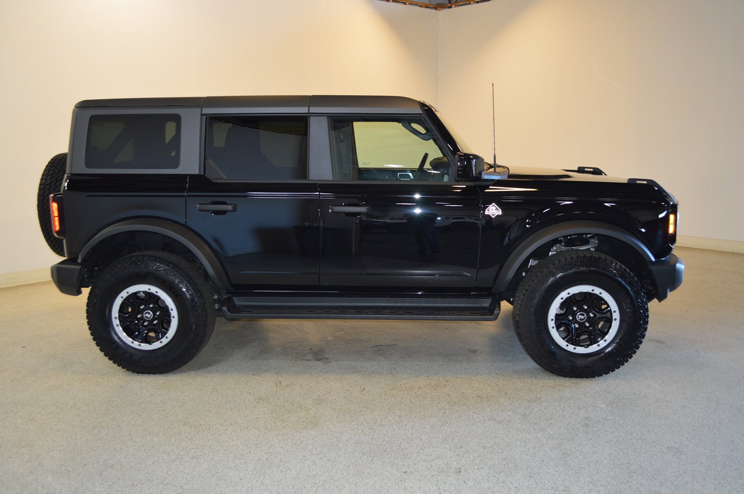 Used 2026 Ford Bronco Outer Banks w/ Sasquatch Package AWD/4WD image 2