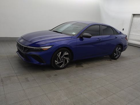 Used 2025 Hyundai Elantra Sport FWD image 2