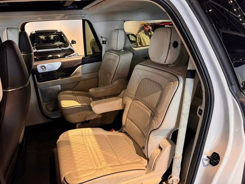 Used 2019 Lincoln Navigator L Black Label image 11