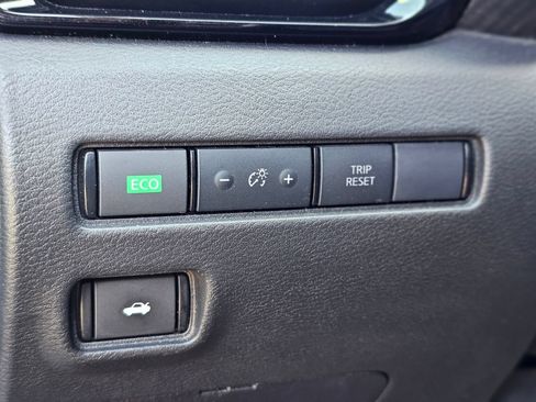 Used 2024 Nissan Sentra SV FWD image 18