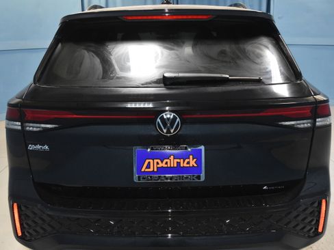 New 2026 Volkswagen Tiguan SE R-Line image 22