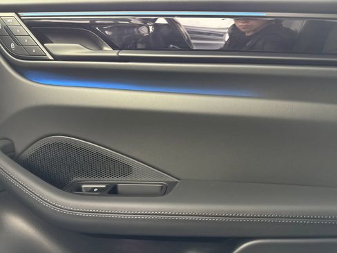 Certified 2025 Porsche Macan 4 Electric AWD/4WD image 20