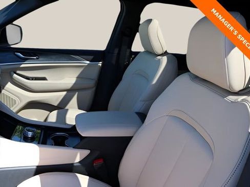 New 2025 Jeep Grand Cherokee L Limited image 12