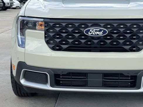 Used 2025 Ford Maverick Lariat AWD/4WD image 6