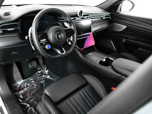Used 2025 Maserati Grecale Modena image 17