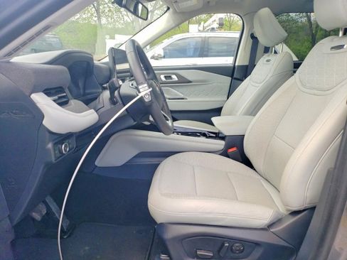 Used 2025 Ford Explorer Platinum w/ Ultimate Package AWD/4WD image 6