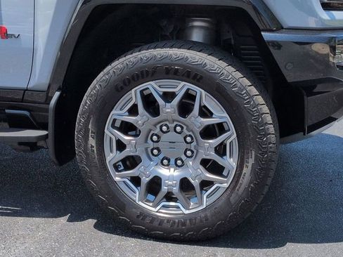 Used 2025 GMC Hummer EV 3X w/ LPO, Sport Package AWD/4WD image 11