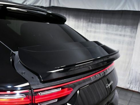 Used 2022 Porsche Cayenne Platinum Edition image 82