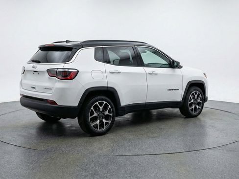 Used 2025 Jeep Compass Limited image 9