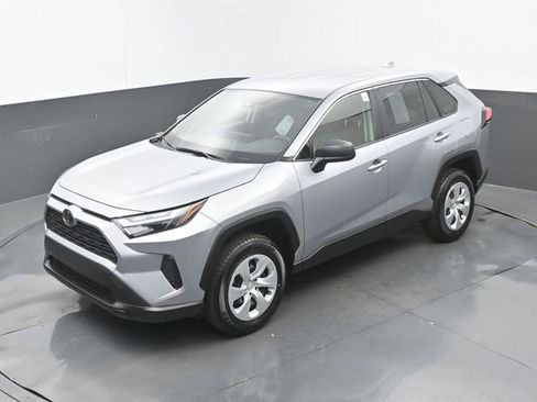 Used 2025 Toyota RAV4 LE FWD image 29