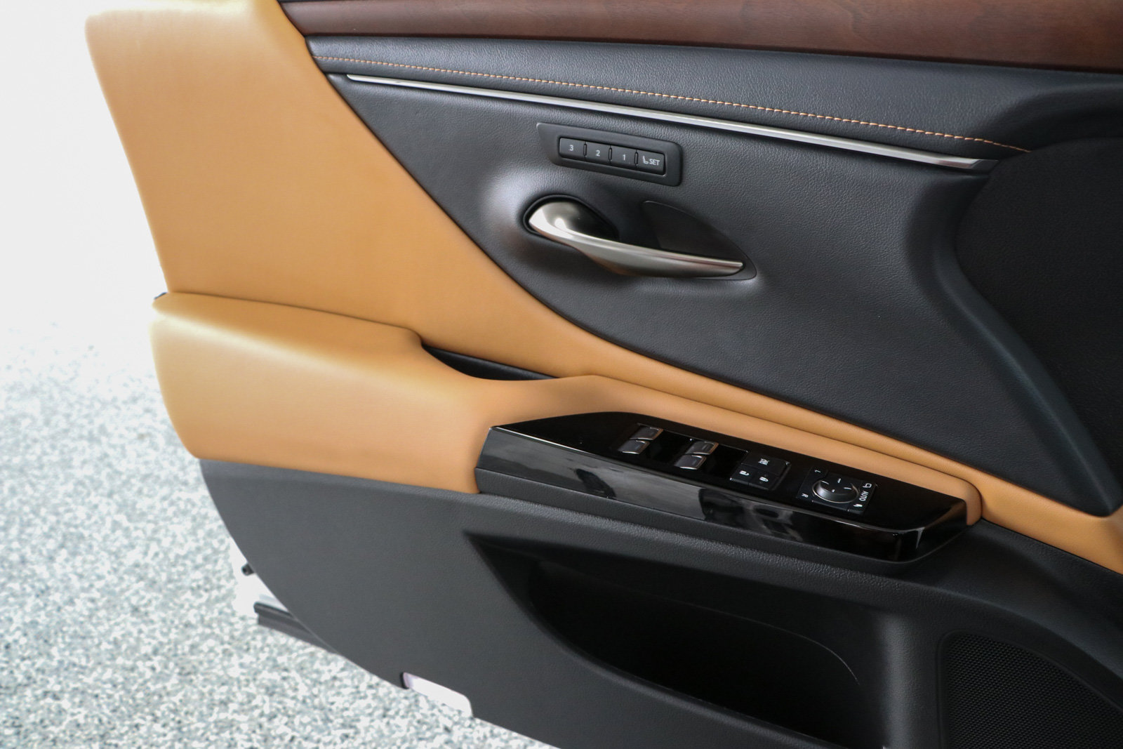 Used 2024 Lexus ES 350 w/ Premium Package FWD image 22