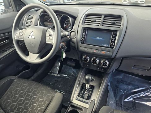 Used 2025 Mitsubishi Outlander Sport SE AWD/4WD image 11